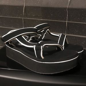 YELLOWBOX SPORTYB Velcro Platform Sandals Size 7.5